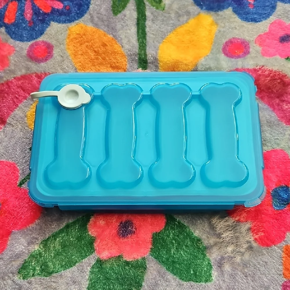 Bone-Shaped Ice Cube Tray For Dogs